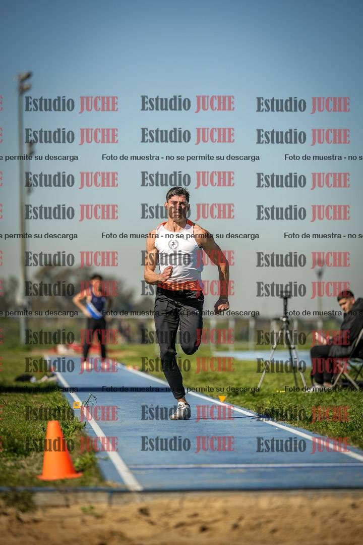 Fotos del salto en largo de varones