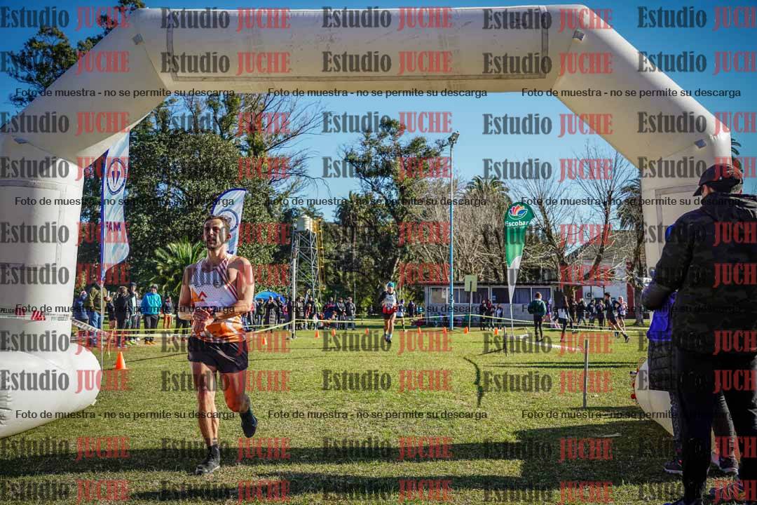 Fotos de la llegada del cross de 4000 m - varones