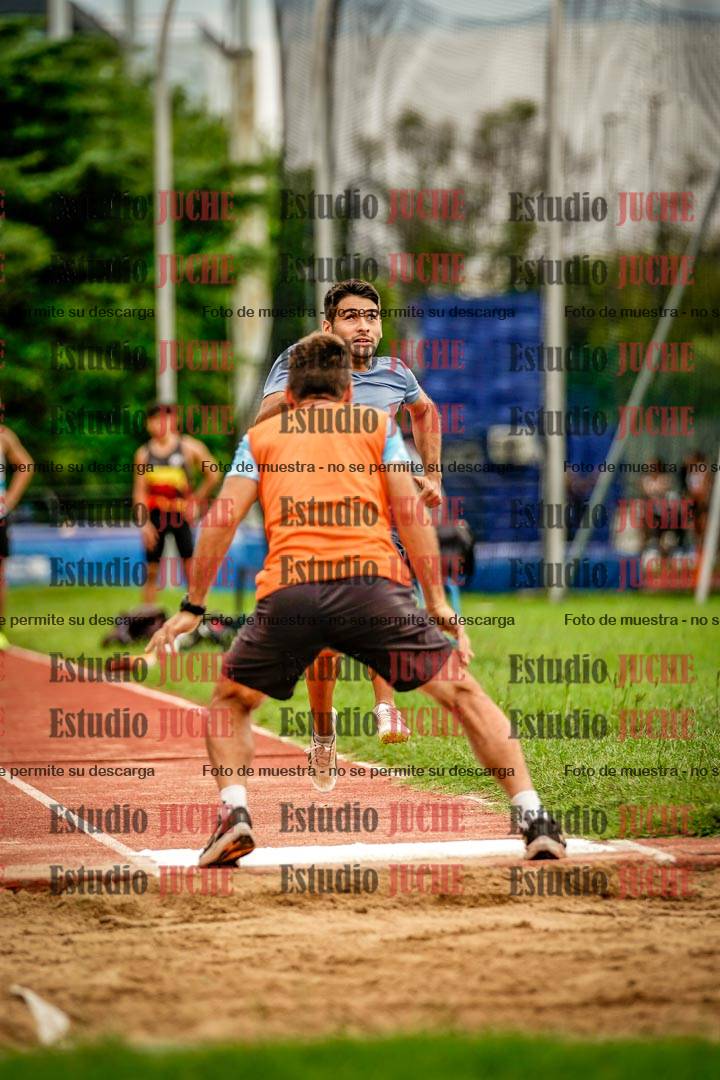 Fotos del salto en largo de varones