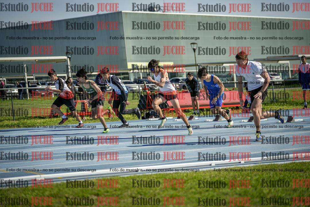 Fotos de los 100 m llanos de varones - U17