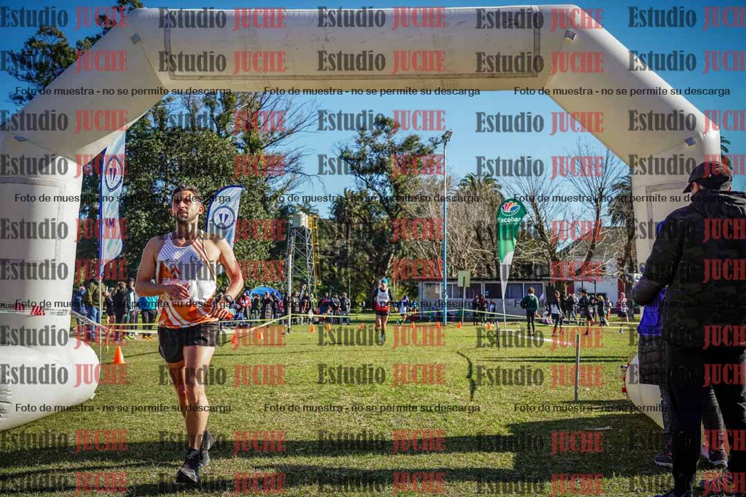 Fotos de la llegada del cross de 4000 m - varones