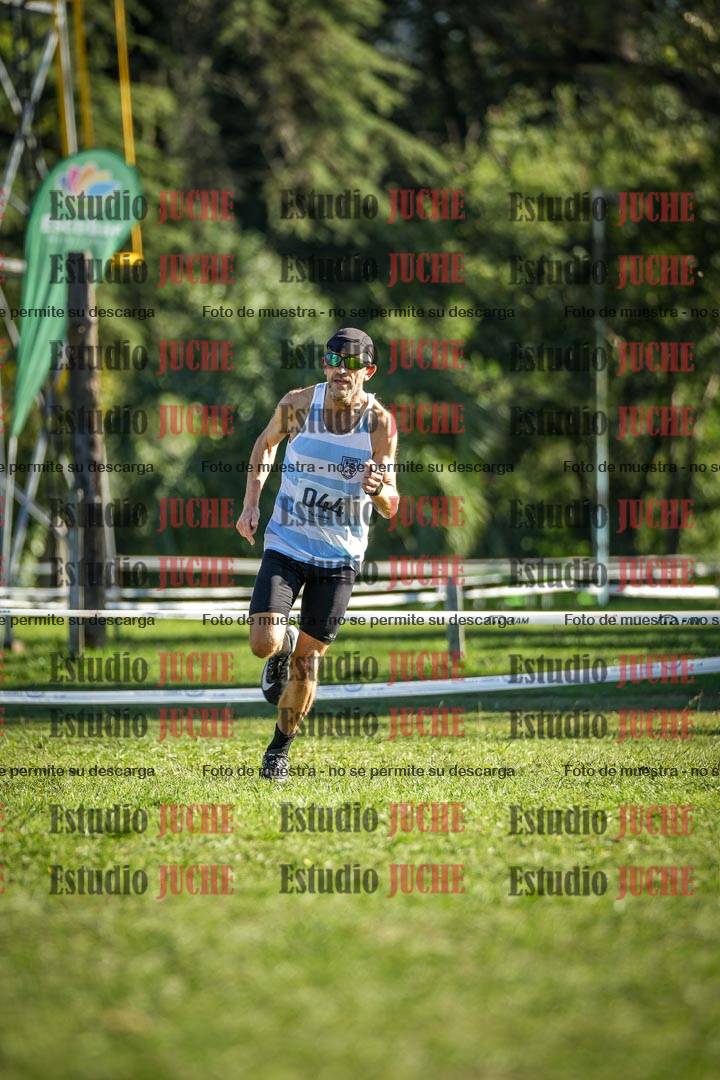 Fotos de la llegada del cross de 4000 m - varones