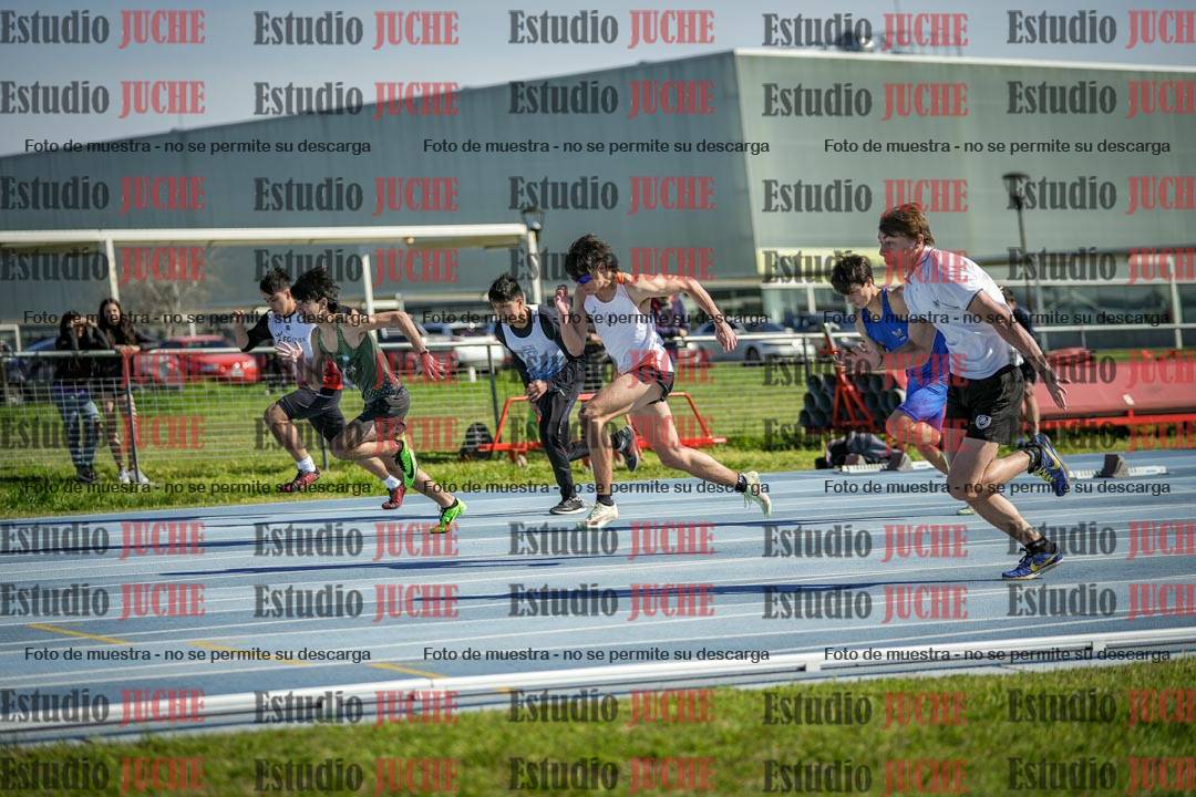 Fotos de los 100 m llanos de varones - U17