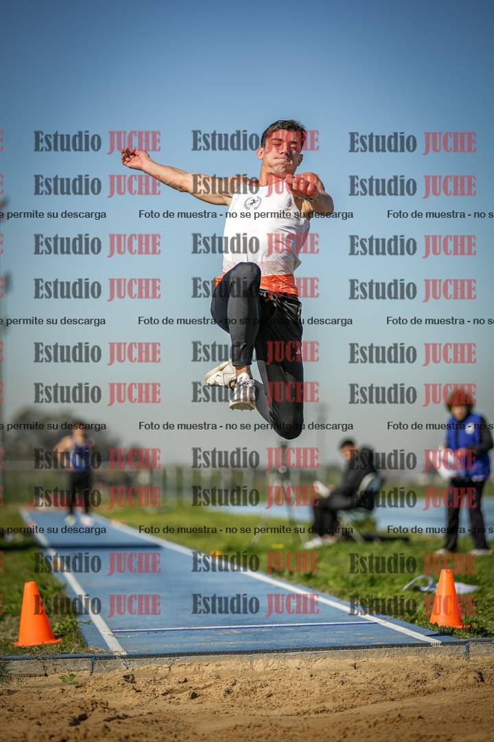 Fotos del salto en largo de varones