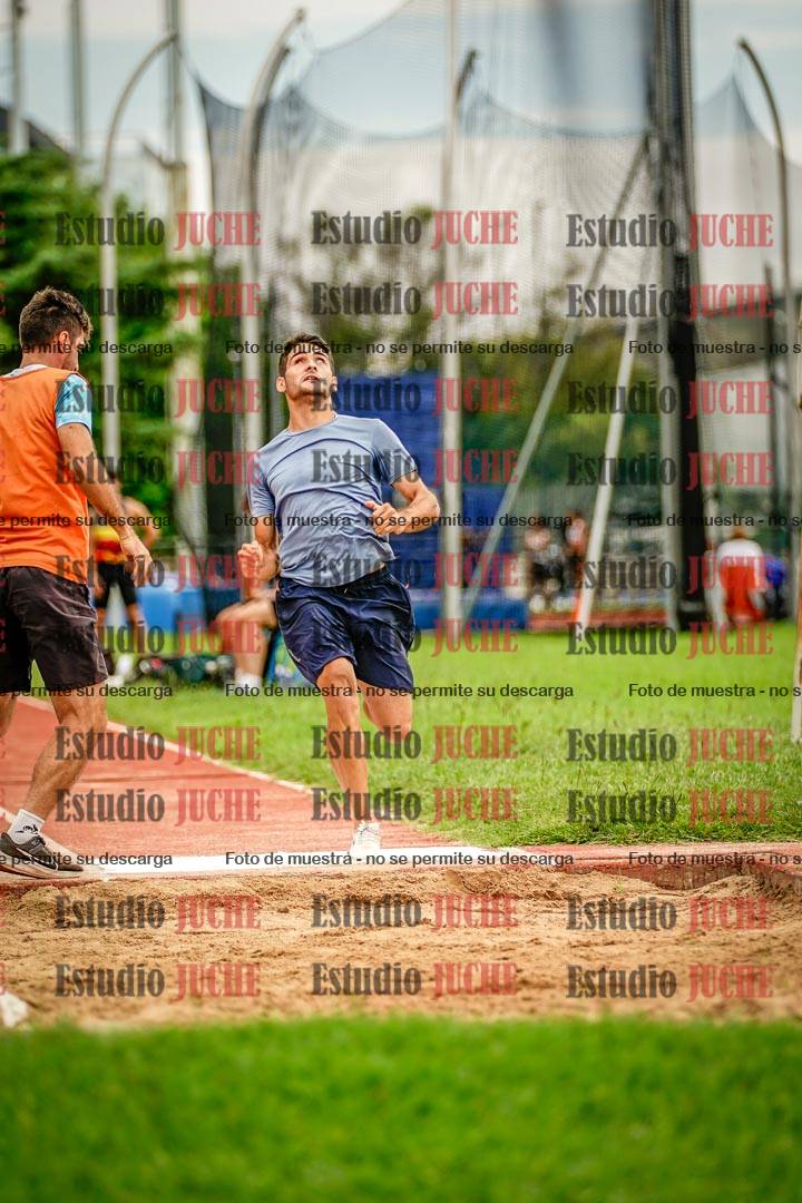 Fotos del salto en largo de varones