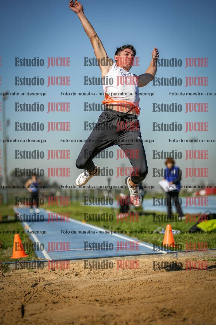 Fotos del salto en largo de varones