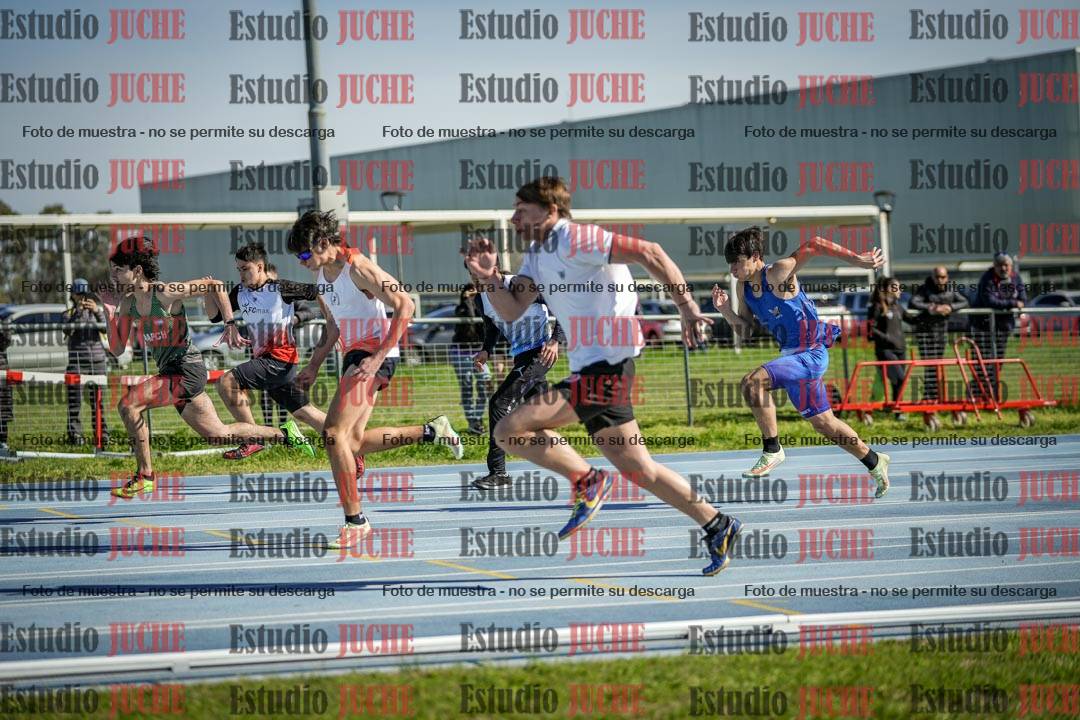 Fotos de los 100 m llanos de varones - U17