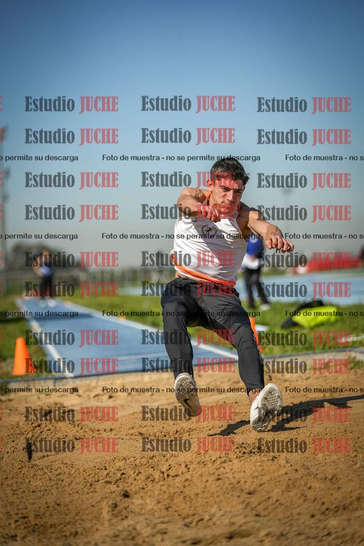 Fotos del salto en largo de varones