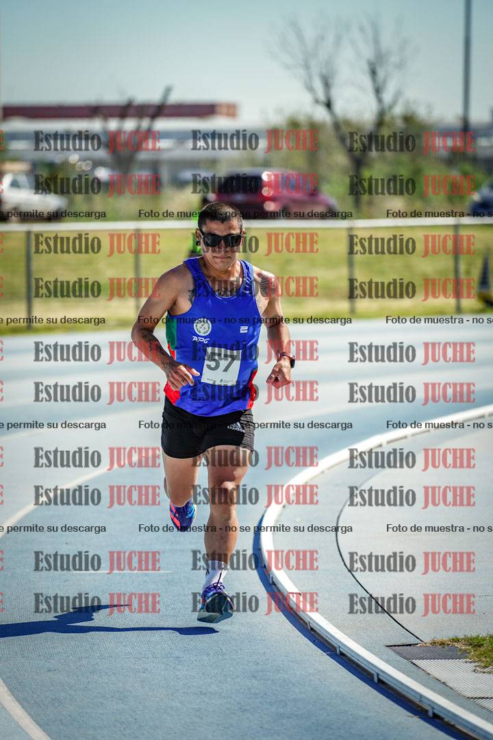 Fotos de los 5000 m de mujeres y varones - serie 2
