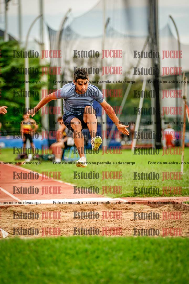 Fotos del salto en largo de varones