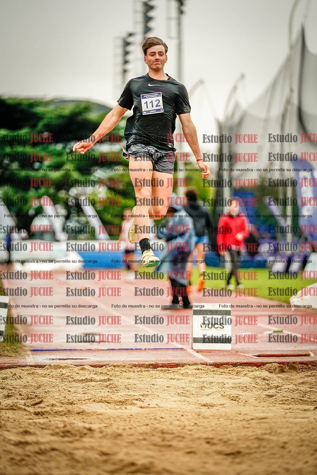 Fotos del salto en largo de varones
