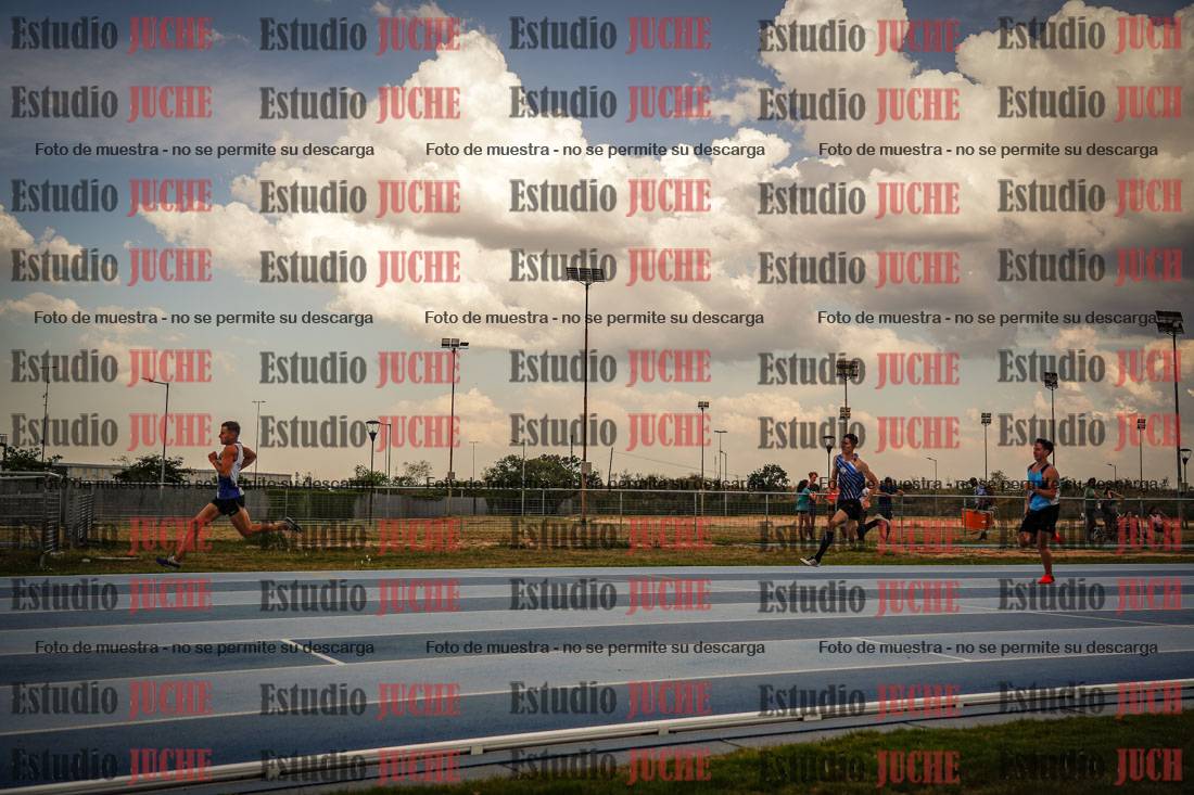 Fotos de los 300 m llanos de varones