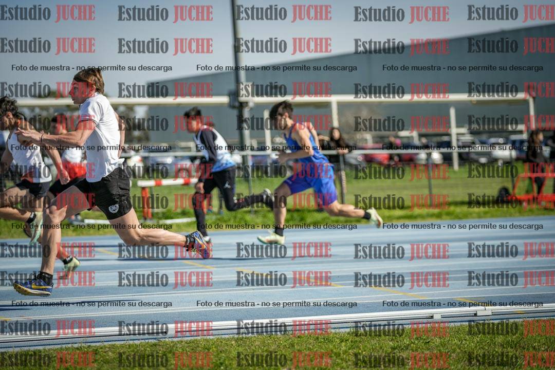 Fotos de los 100 m llanos de varones - U17