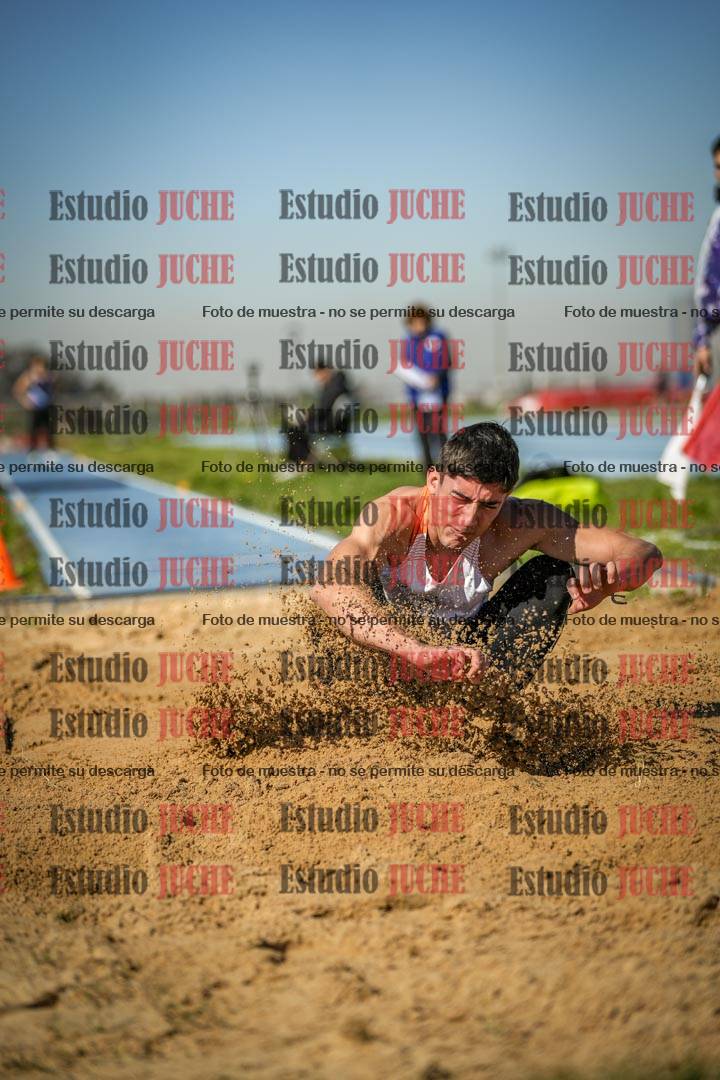 Fotos del salto en largo de varones
