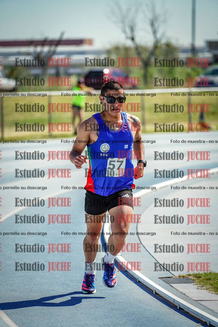 Fotos de los 5000 m de mujeres y varones - serie 2