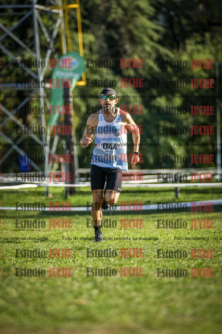 Fotos de la llegada del cross de 4000 m - varones