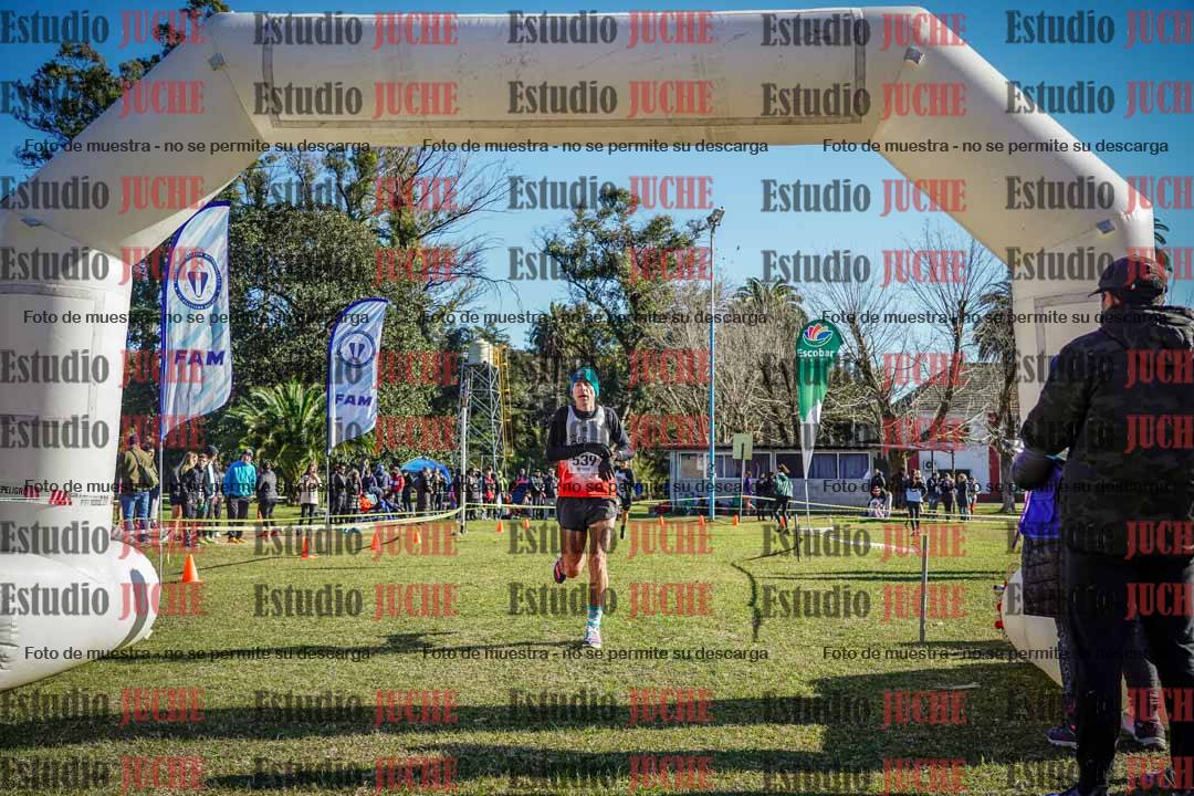 Fotos de la llegada del cross de 4000 m - varones