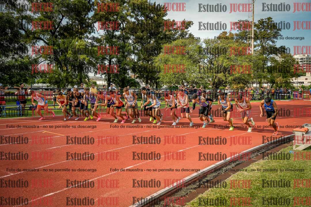 Fotos de los 3000 m llanos de varones