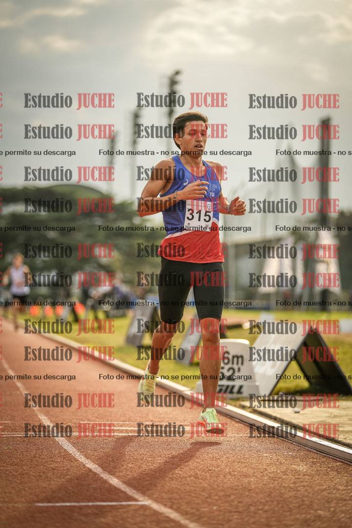 Fotos de los 3000 m con obstáculos de varones