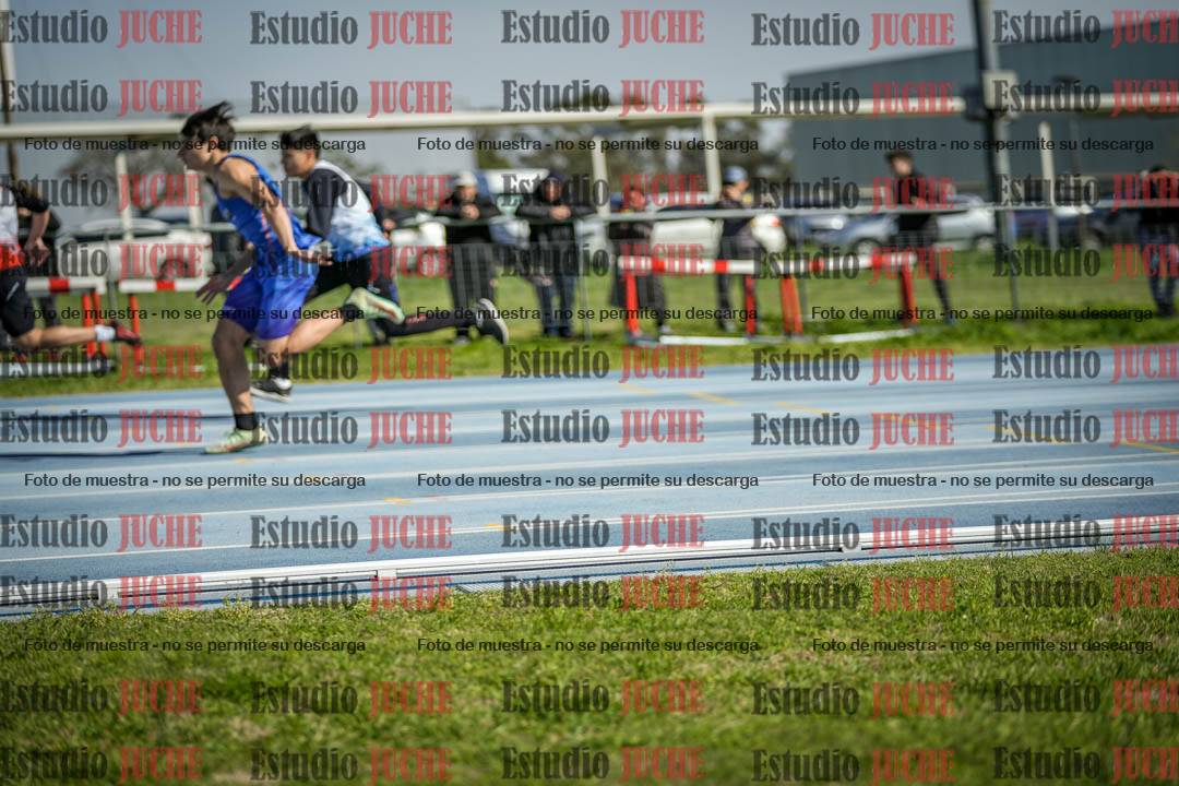 Fotos de los 100 m llanos de varones - U17
