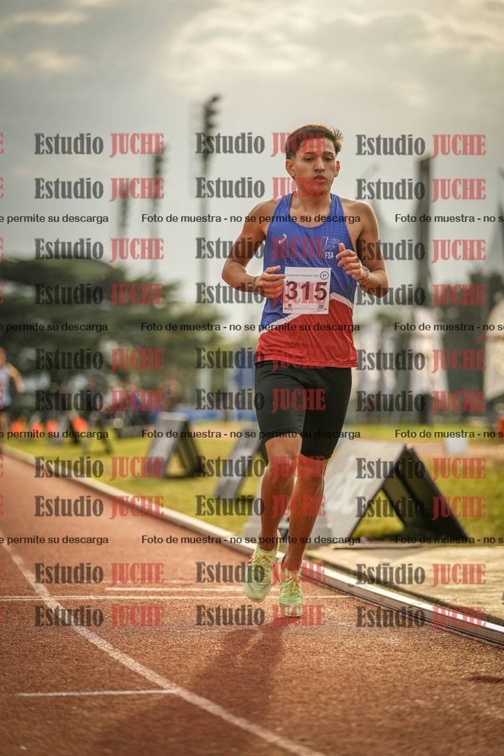 Fotos de los 3000 m con obstáculos de varones