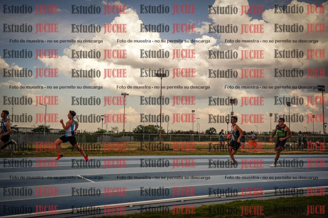 Fotos de los 300 m llanos de varones