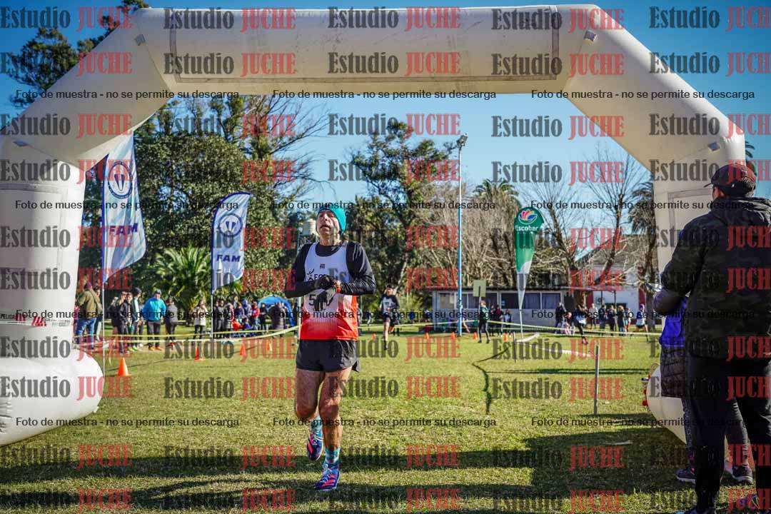 Fotos de la llegada del cross de 4000 m - varones