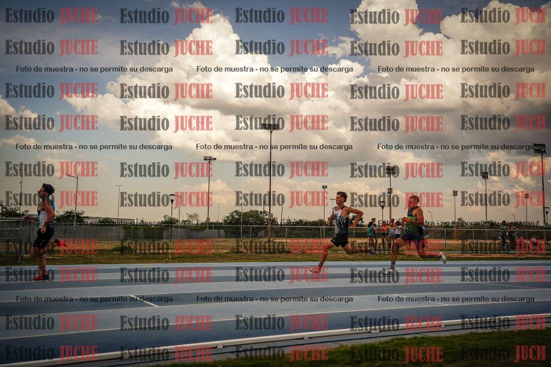 Fotos de los 300 m llanos de varones