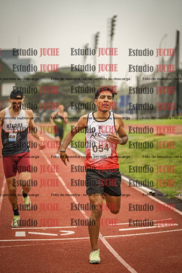 Fotos de los 800 m llanos de varones
