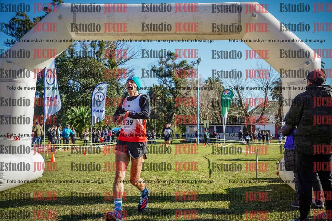 Fotos de la llegada del cross de 4000 m - varones