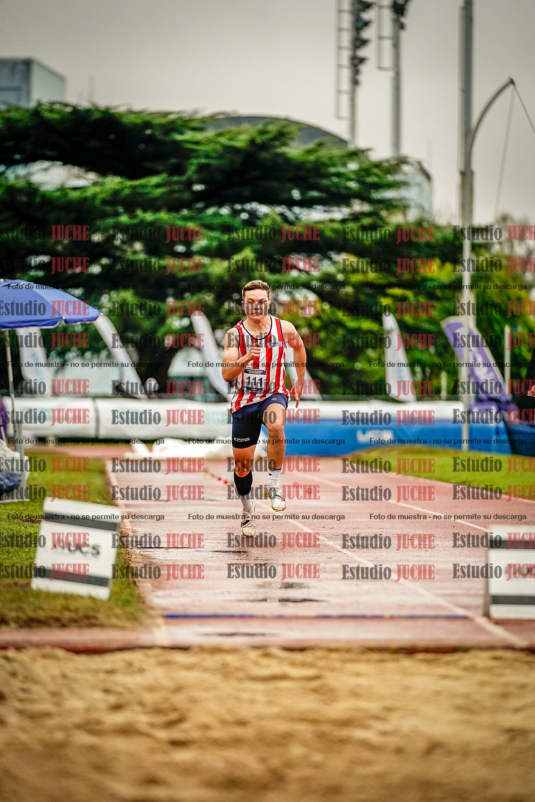 Fotos del salto en largo de varones