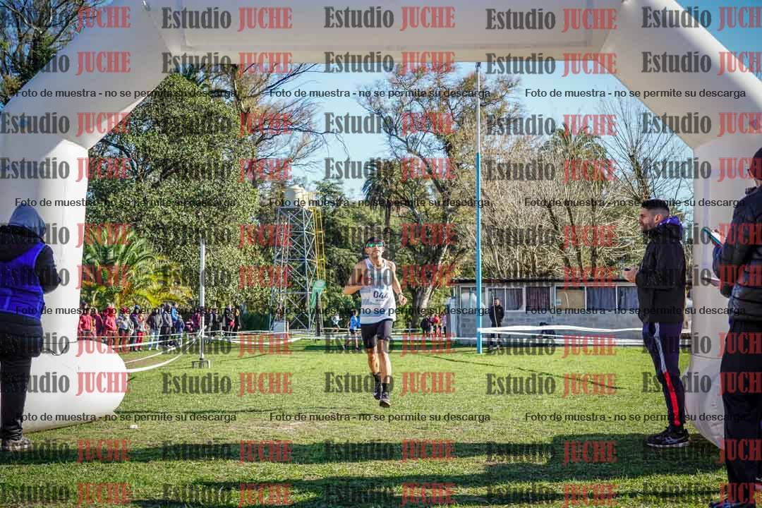 Fotos de la llegada del cross de 4000 m - varones