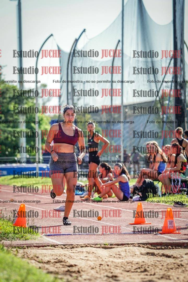 Fotos del salto en largo de mujeres