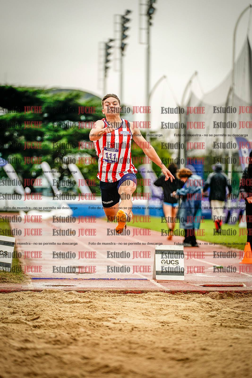 Fotos del salto en largo de varones