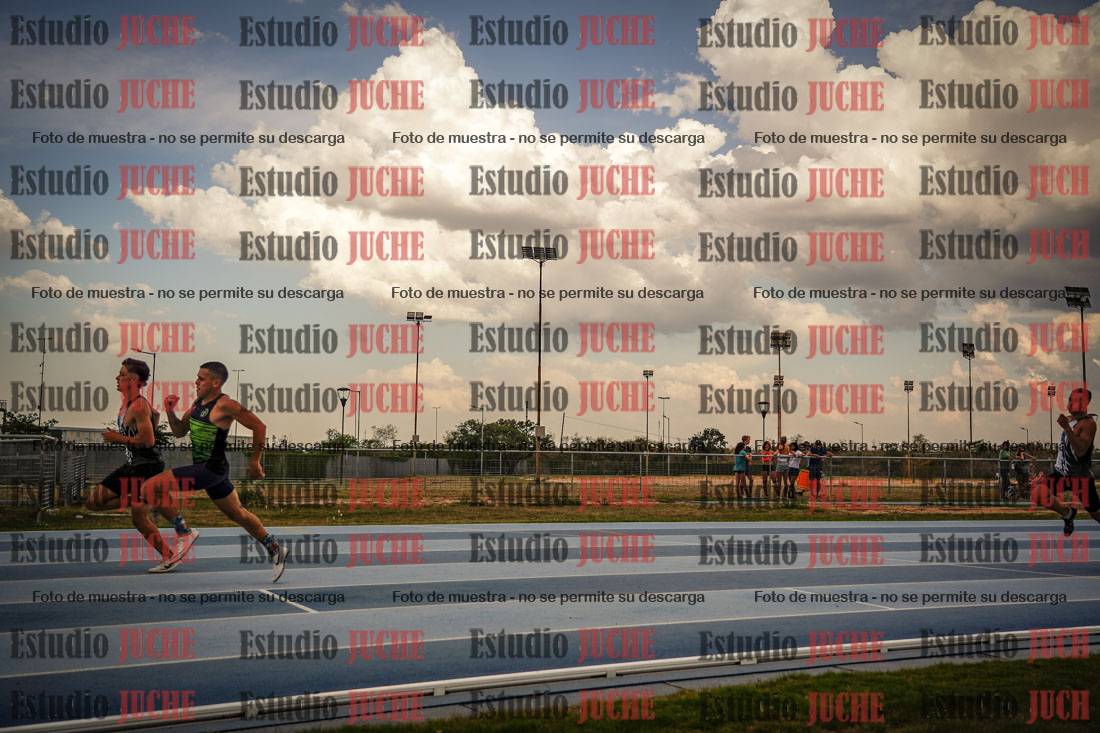 Fotos de los 300 m llanos de varones