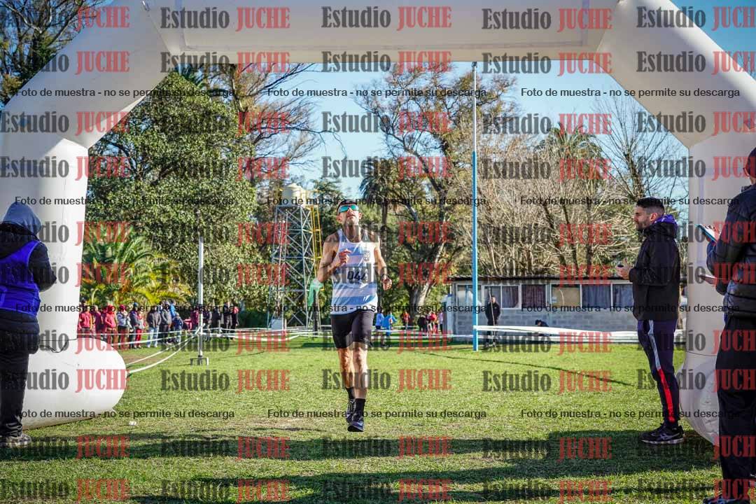 Fotos de la llegada del cross de 4000 m - varones