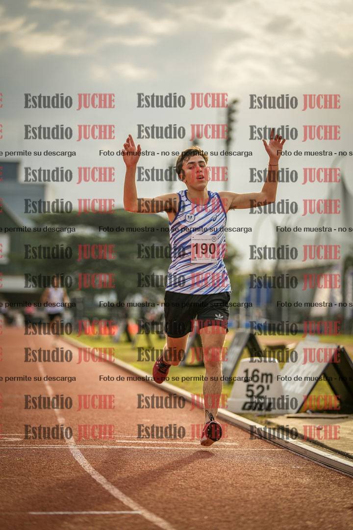 Fotos de los 3000 m con obstáculos de varones