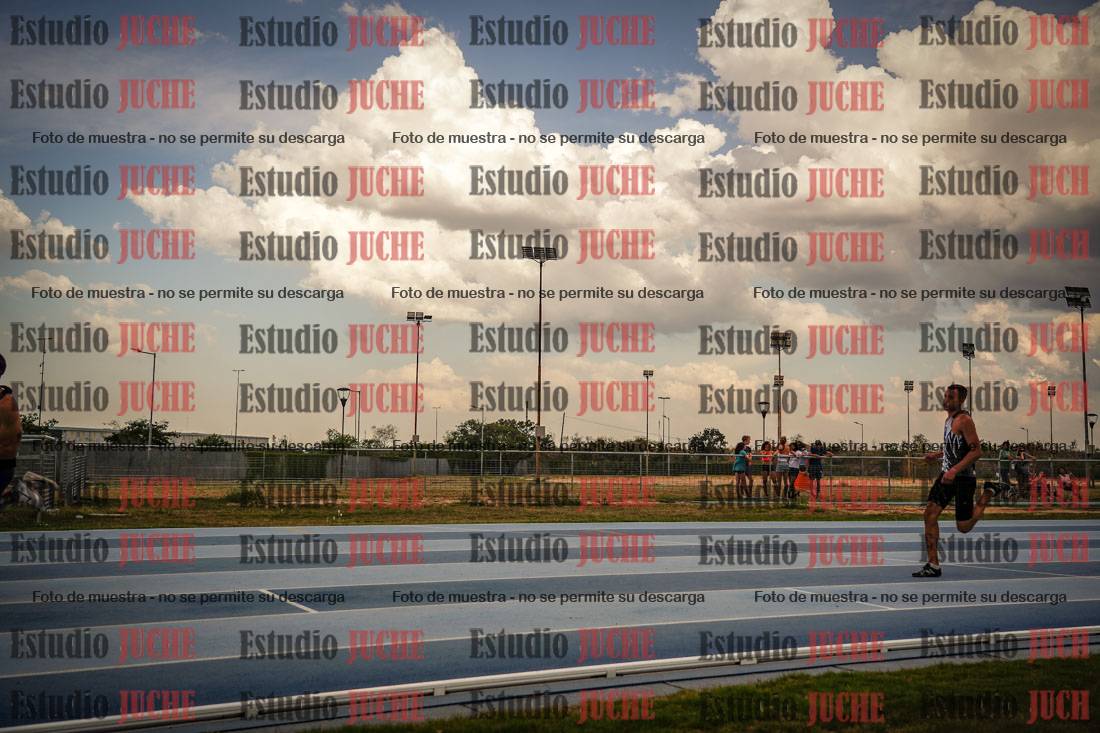 Fotos de los 300 m llanos de varones