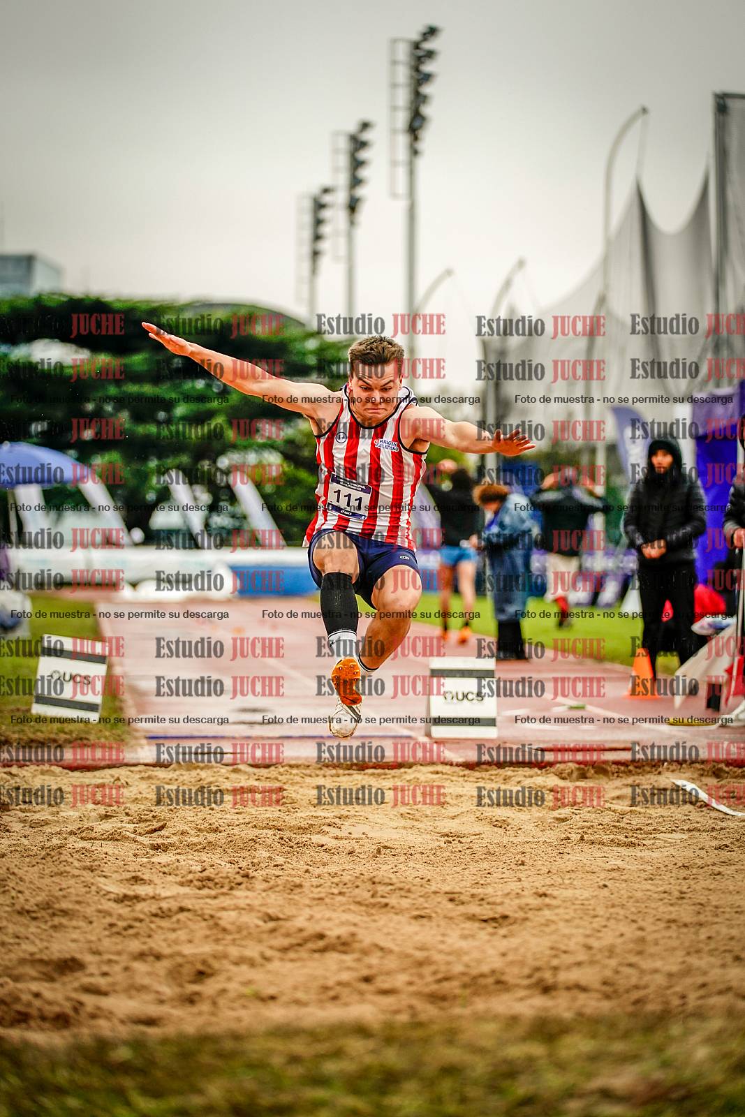 Fotos del salto en largo de varones
