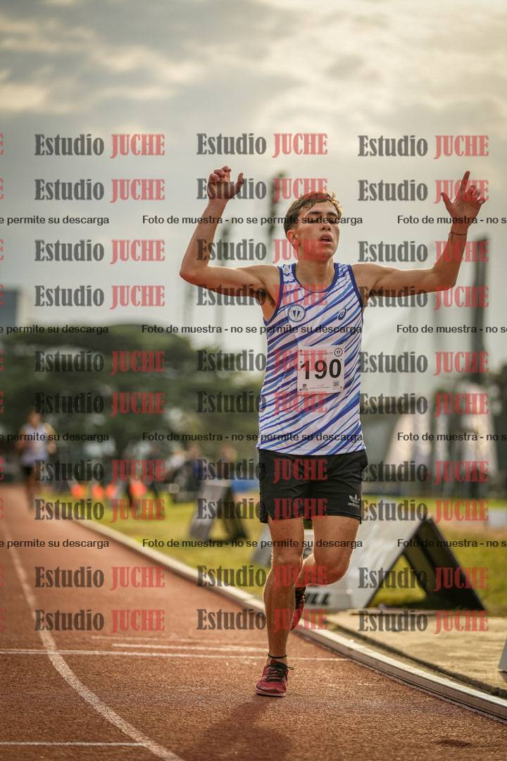 Fotos de los 3000 m con obstáculos de varones