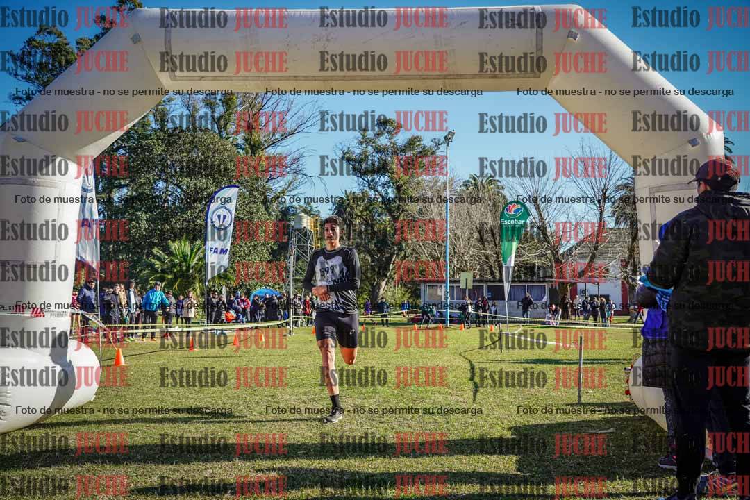 Fotos de la llegada del cross de 4000 m - varones