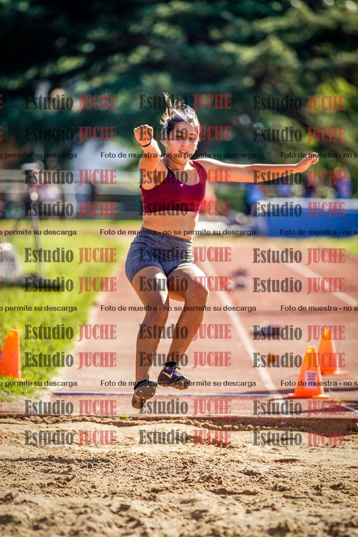 Fotos del salto en largo de mujeres