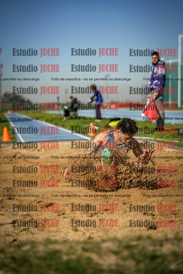 Fotos del salto en largo de varones