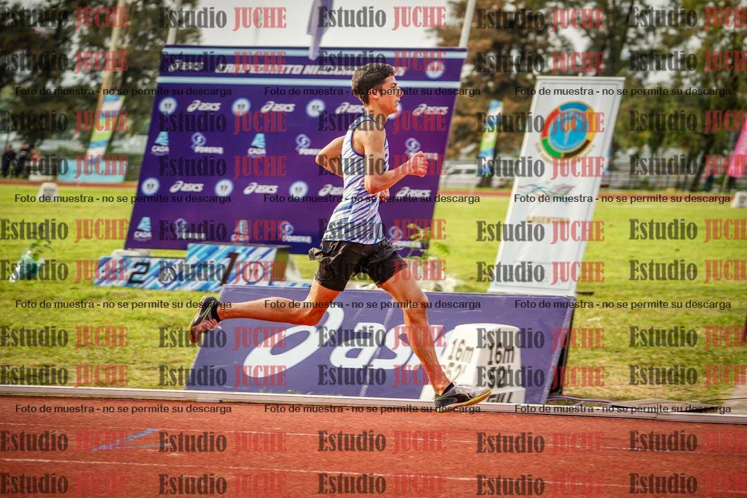 Fotos de los 3000 m con obstáculos de varones