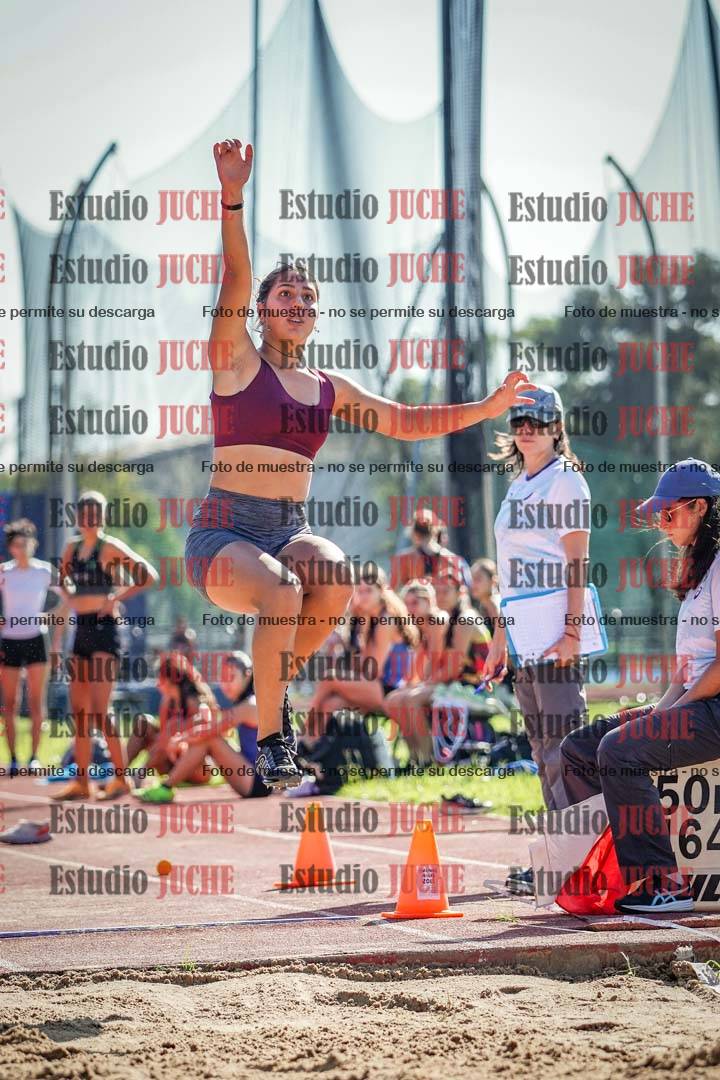 Fotos del salto en largo de mujeres