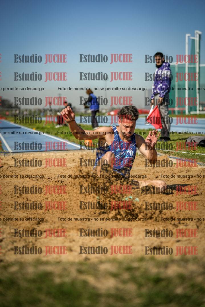 Fotos del salto en largo de varones
