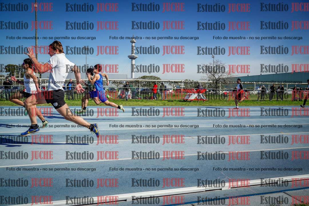Fotos de los 100 m llanos de varones - U17