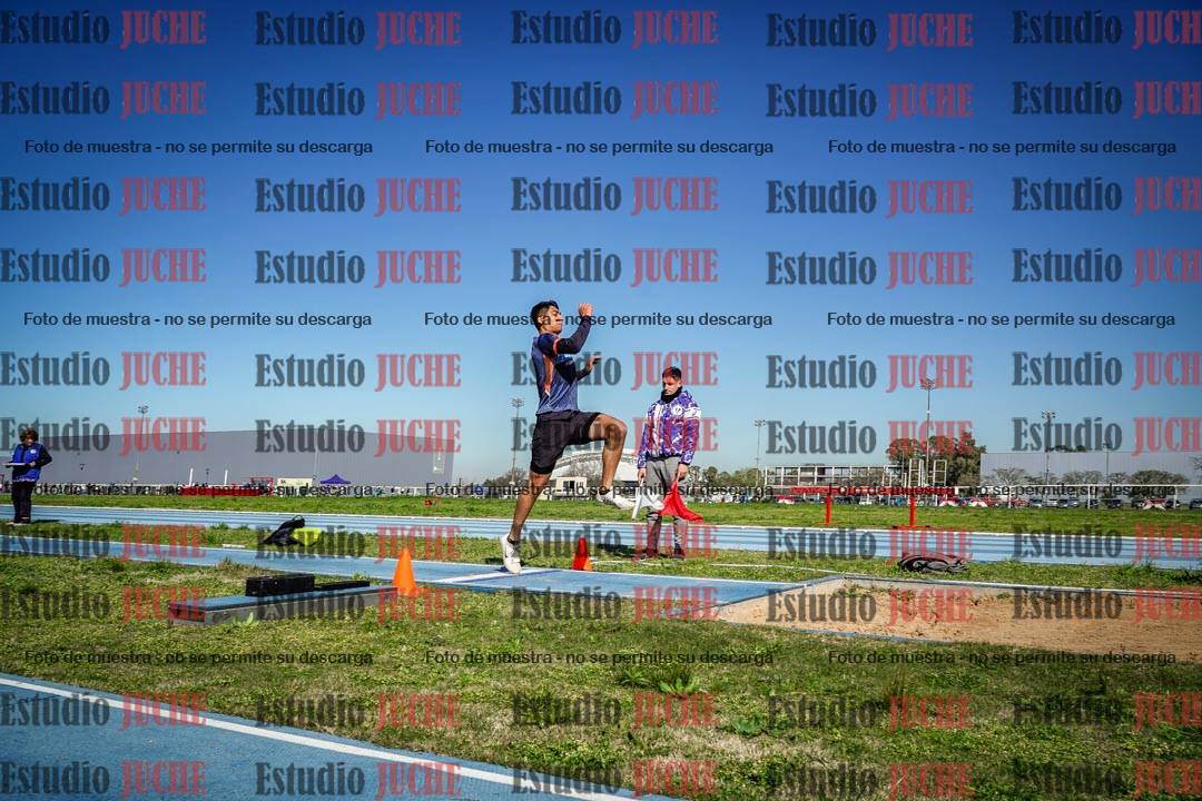 Fotos del salto en largo de varones