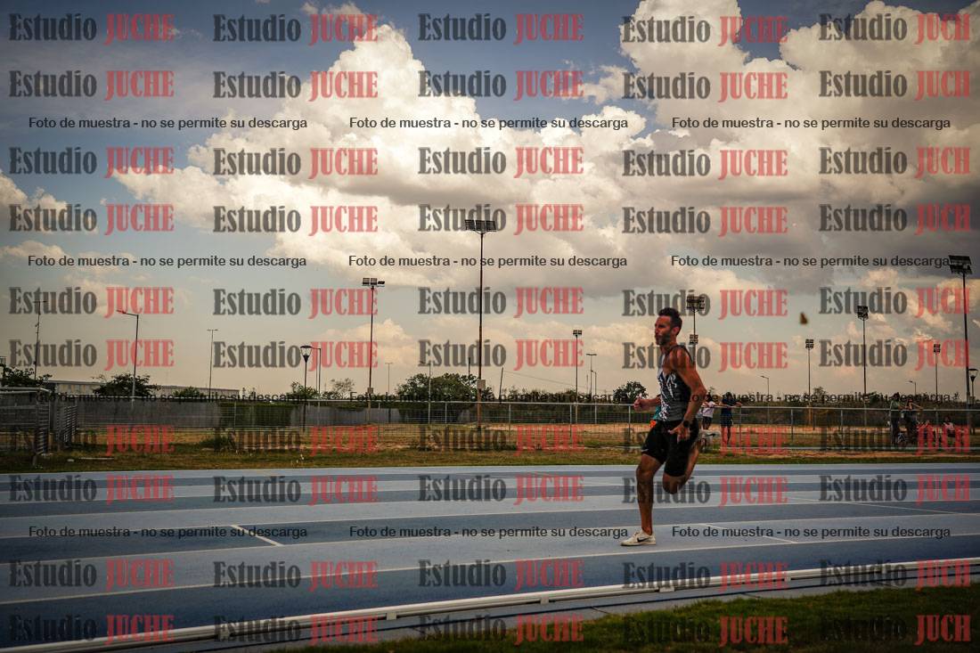 Fotos de los 300 m llanos de varones