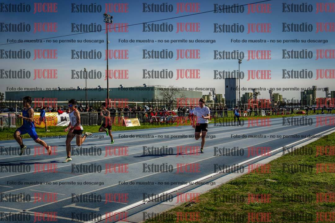 Fotos de los 100 m llanos de varones - U17